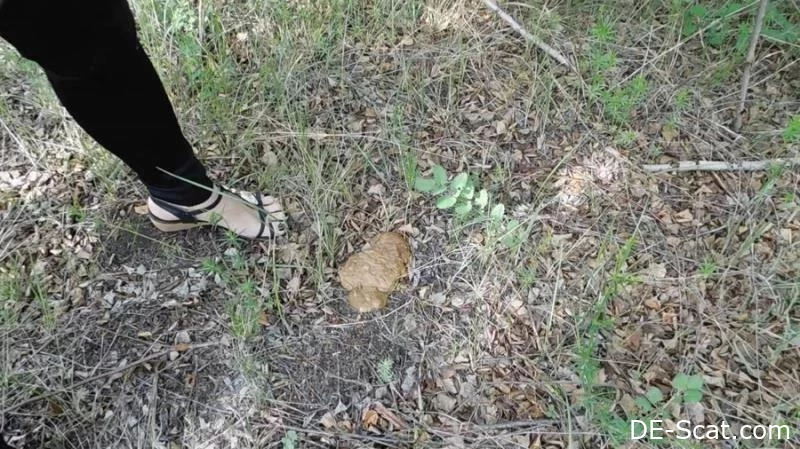 Frühstück im Wald mit Scheiße - KatyaKASS - Lesbische Scat-Dominanz, Scatqueens-Berlin