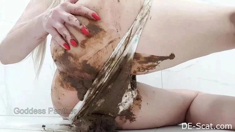 Verschmierter HöschenkotVerschmierter Höschenkot - thefartbabes - Scatgirl, lutscht Schwanz in Scheiße, Poopfetisch