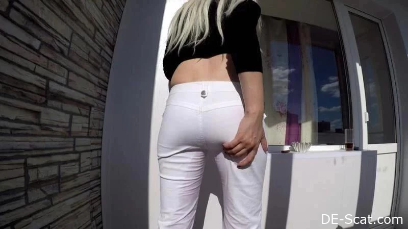 Scat Video 7264 Schmutzige weiße Jeans - Lola - Beine im Scat, Dirtygardengirl, Fermdom-Scat