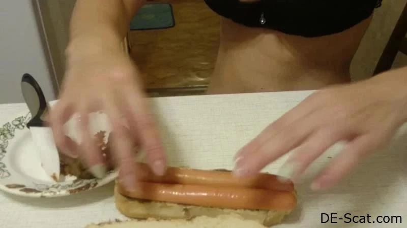 Hotdog mit Scheiße ist leckeres Essen - Braune Frau - marcos579 - Scatlovingcouple, konzentrierte Scheiße, Solo-Scat