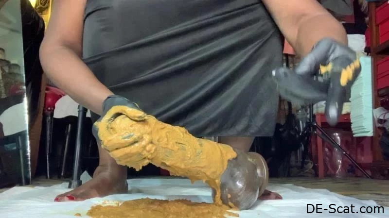 Großer Dildo, Scat-Wichsen - CountessDionysus - Champagner-Scat, Bruders Scheiße kauen, Sex-Scheiße